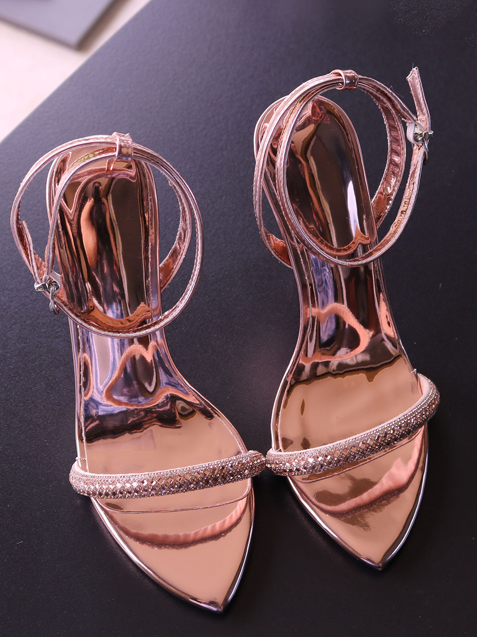 Sandalias de tacón alto de cue - Casual Sandal Leather reseña y precio