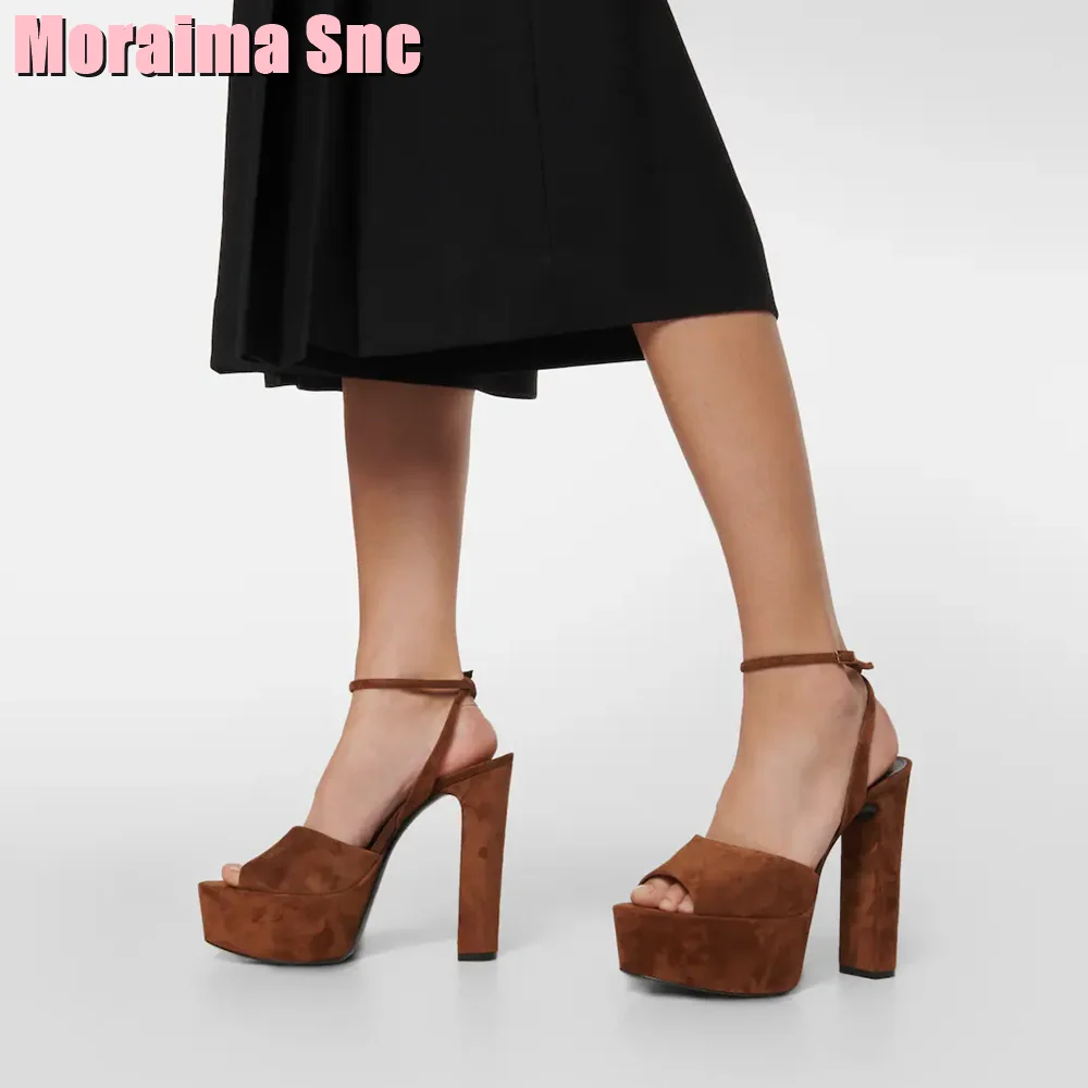 Sandalias de charol con plataf - Casual Sandal Leather reseña y precio
